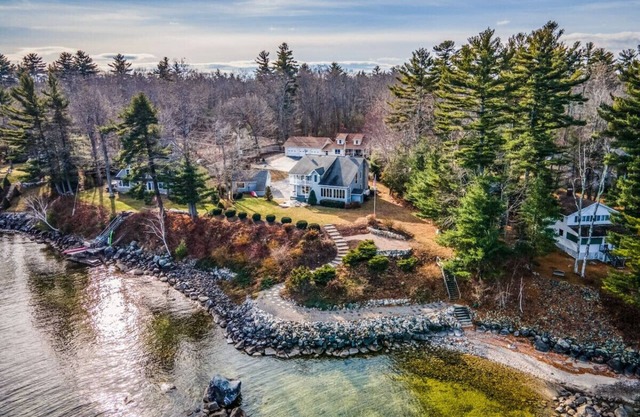 Sebago Lake Retreat | Sleeps 10 | Lakefront Views