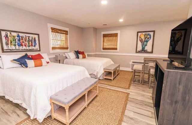 SEBOU, a cozy stay for four in the lodge of Karoo at Smith Mountain Lake