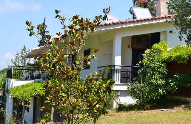 Secluded 1.8 acre garden Villa, for exclusive use with Stunning Views.