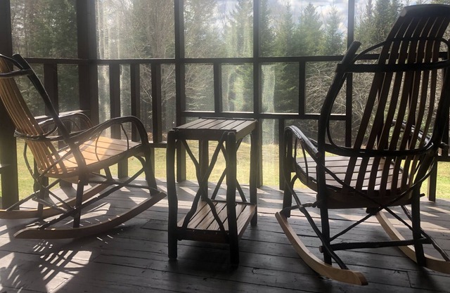 Secluded acre with lots of outdoor living spaces. 2 minutes to premiere hiking.