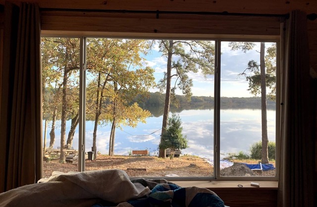 Secluded Cabin 2 directly on Houston County Lake