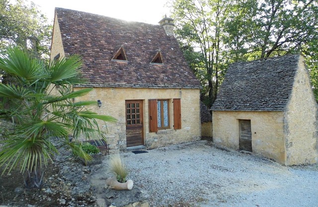 Secluded Countryside House with Terrace & Garden, 1km from Sarlat Center