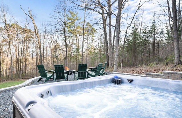 Secluded Hot tub Fire pit Pet-friendly Cabin
