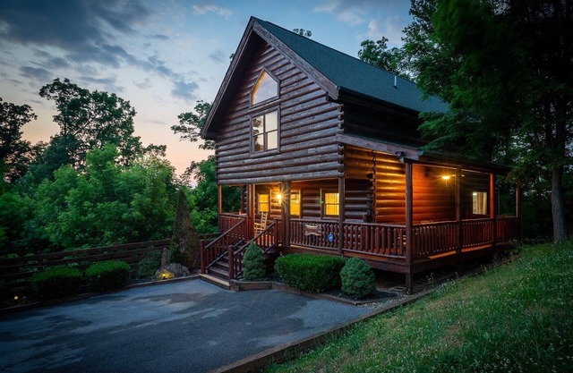 ⭐ SECLUDED HOT TUB GAME ROOM LOCATION EASY ROADS! ⭐