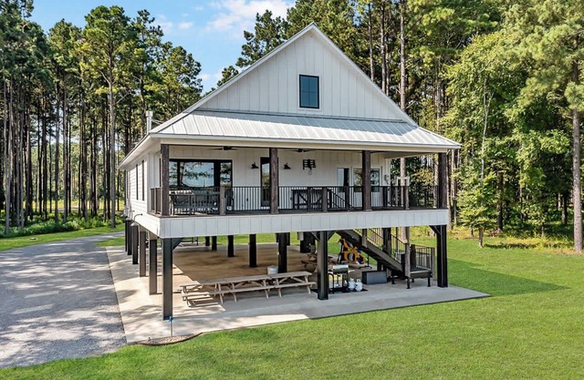 Secluded Luxe Cabin| FirePit & Kayaks | Boathouse