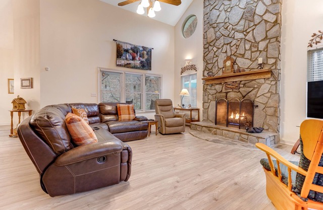 Secluded mountain home on 2 acres w/fireplace, deck & firepit