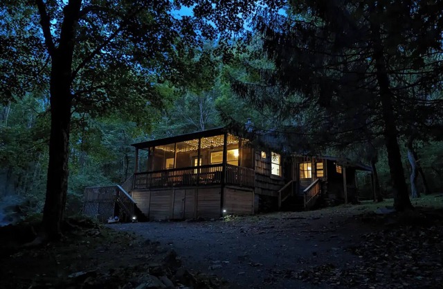 Secluded Mountain Retreat - Cozy Cabin on 8 Private Acres Near Shenandoah