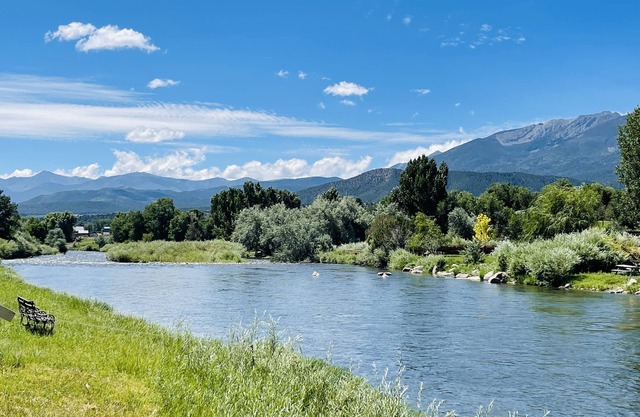 Secluded Riverfront Retreat w/hot tub & private river access