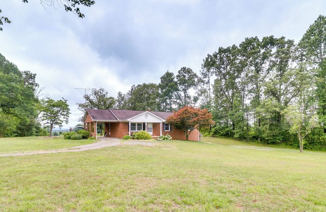 Secluded Rochelle Home w/ Porch & Mountain Views!