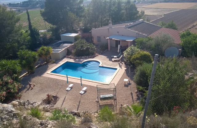 Secluded Rustic family house to rent