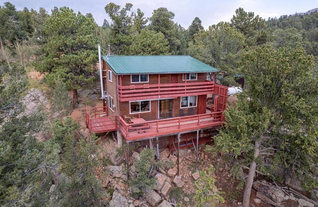 Secluded Rustic Mountain Cabin!