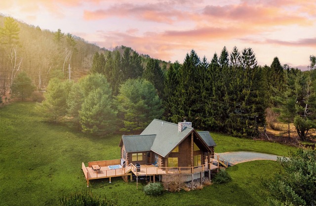 Secluded w/Deck Views, Hot Tub, & Ping Pong | Hudson in the Berks by AvantStay