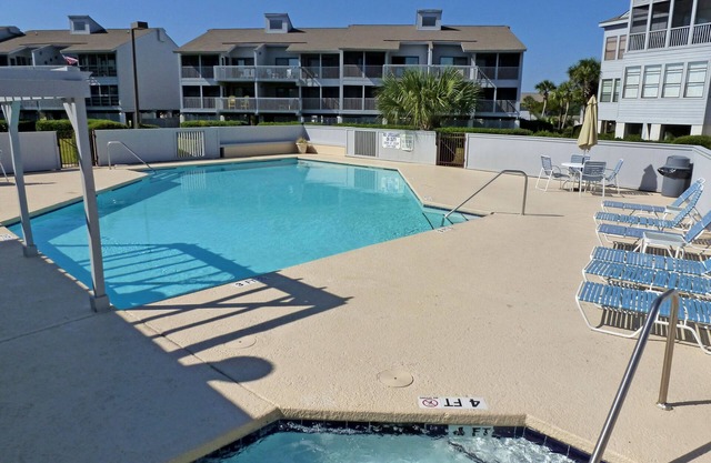 Second Row Condo, Covered Parking, Creek Dock, 2 Pools, Easy Access to Beach