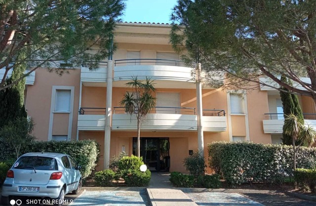Secure residence with swimming pool