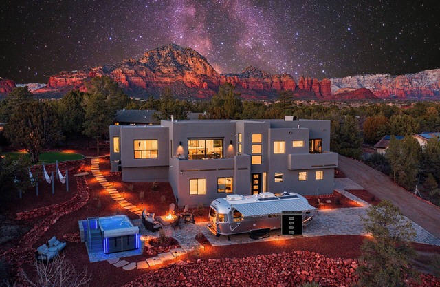 Sedona Epic Dream - 5BR Wow Views! Pool/Spa/Rooftop