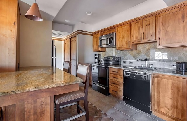 Sedona Nature Getaway! Full Kitchen, Outdoor Pool, Free Parking!
