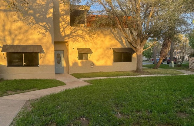 SEE THE ECLIPSE ! 3/3 UNFURNISHED townhouse with a large 2nd story terrace