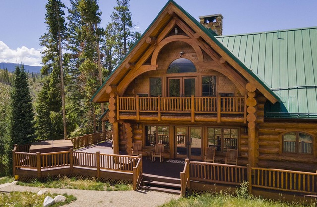 Selah Vista Lodge 6 Bedroom Luxury Log Home