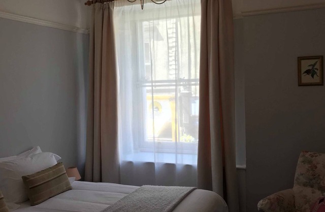 Self Catering 2 Bedroom apartment on High Street