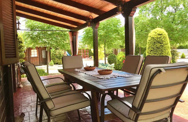 Self catering Cabaña de madera El Salse for 8 people