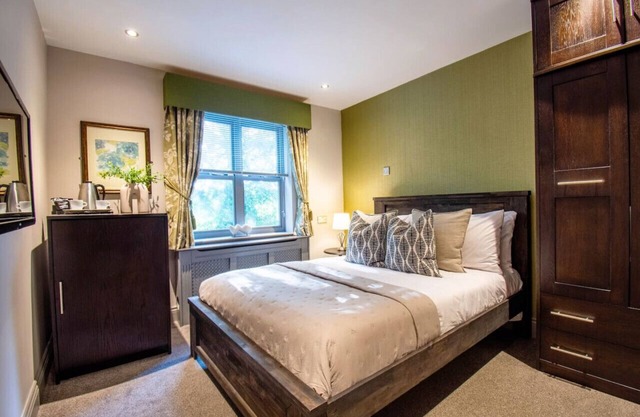 Self-Catering, Gym Access, Fast WiFi & Parking