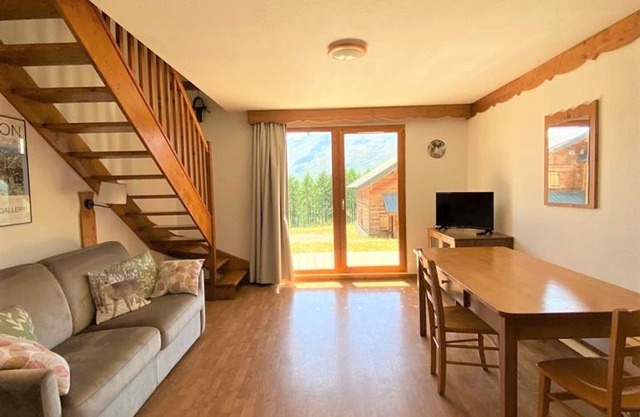 Semi-detached chalet, 3 rooms, 8 people, terrace, parking, pets allowed