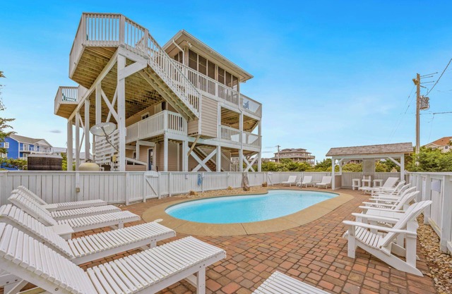 Semi-Oceanfront Dog Friendly w/Private Pool, Hot Tub, Game Room, and Tiki Bar