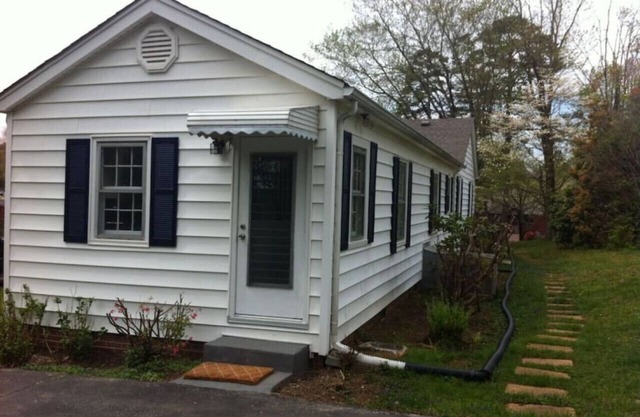 Seminole Rd Apt · Private Cottage Apartment