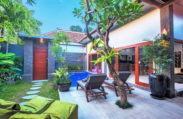 SEMINYAK BEACH - Villa Ellen - SENSATIONAL REVIEWS - 150metres to the Beach