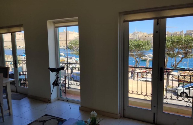 Senglea Seafront Apartment