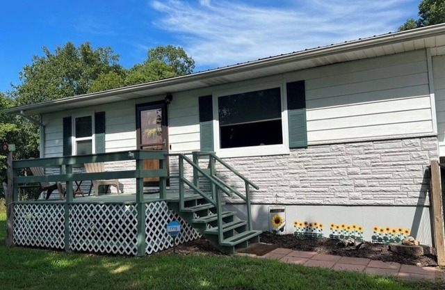 Serene and cozy Ozark home - 3 mins to Alley Spring and the Jack's Fork river!