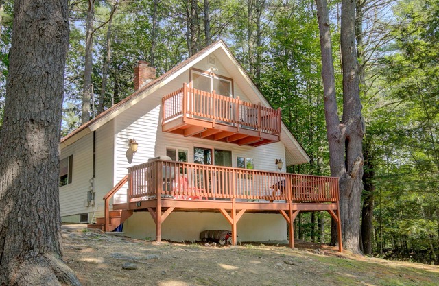 Serene getaway with private sauna, firepit, deck, grill, balcony, & washer/dryer