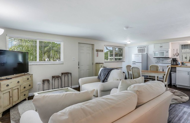Serene home with golf, covered patio, WiFi, and Netflix