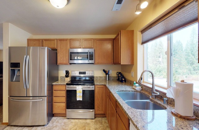 Serene Home with WiFi & Private Hot Tub - Close to Leavenworth
