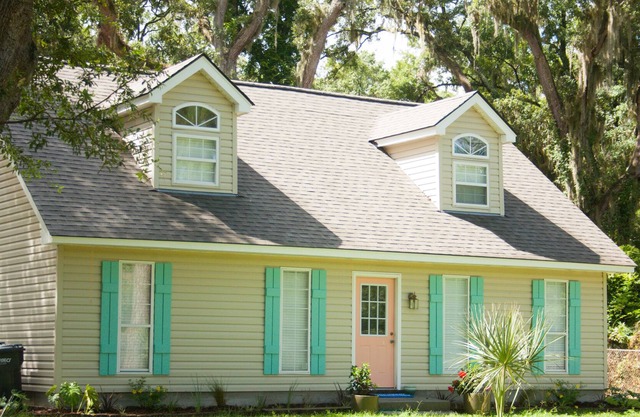 Serene Island retreat, only 12 miles to beach or downtown Savannah.