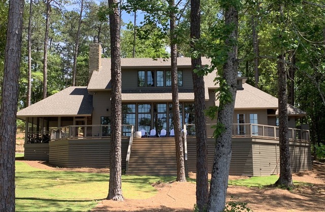 Serene Lake Martin luxury retreat (located in Eclectic)