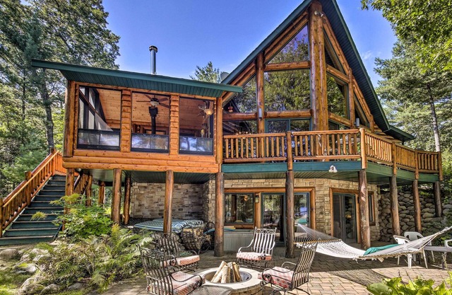 Serene Lakefront Lodge w/ Docks on 8 Acres!