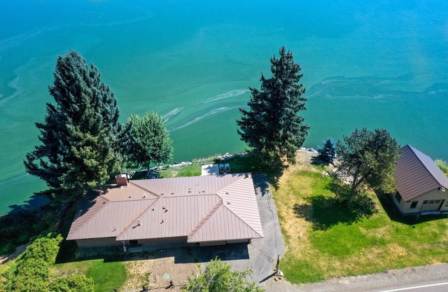 SERENE LAKEFRONT ESCAPE WITH PRIVATE BOAT RAMP AND LAKE & MOUNTAIN VIEWS