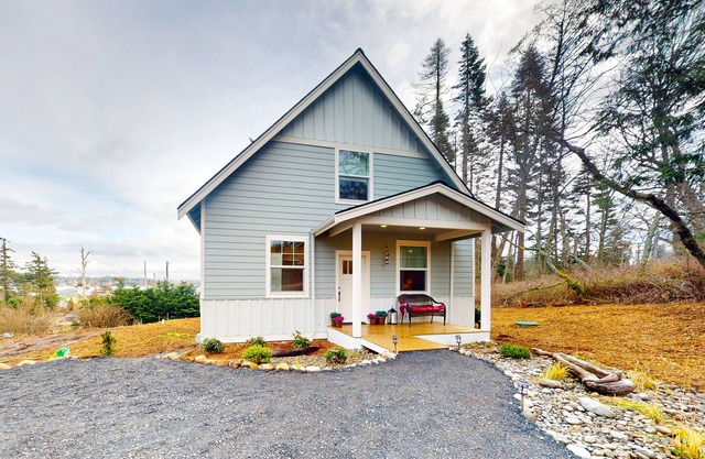 Serene Lummi Island Retreat with hot tub, stunning water & Mt. Baker Views