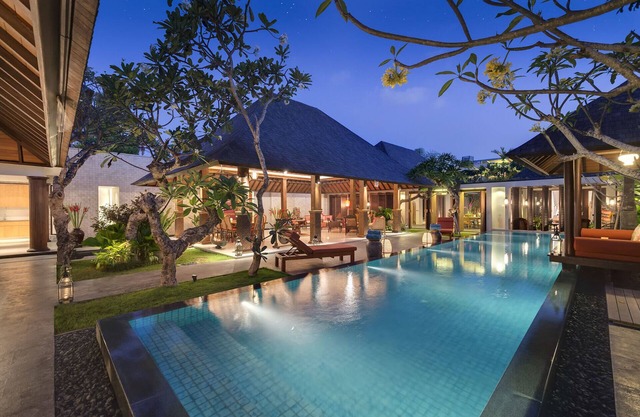 Serene luxury in lush gardens — Bali Villa 1124
