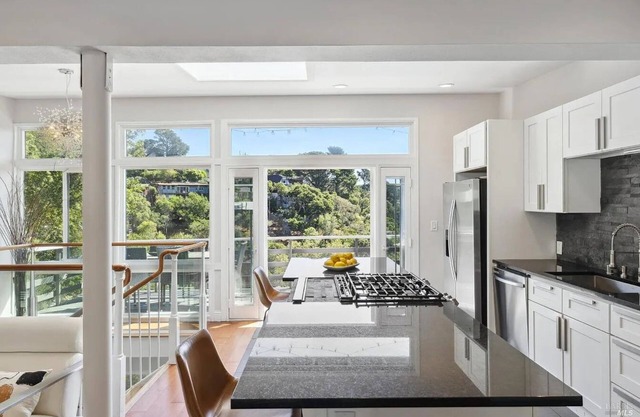 Serene Mill Valley Escape: Sunlit Home Near Trails & Beaches