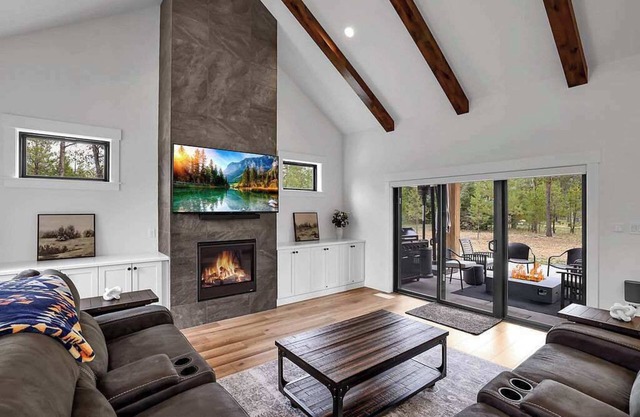 Serene & Modern, Steam Shower, Hot Tub, King Beds