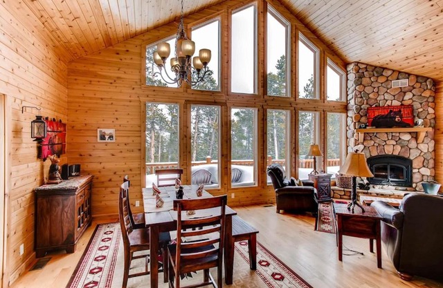 Serene Mountain Cabin Nestled Amongst the Pines - Alpenhaus