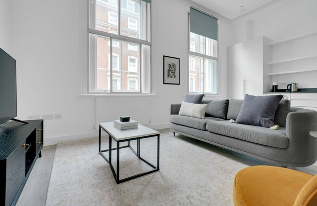 Serene South Kensington 2BR, refurbished, next to Tube, by Blueground