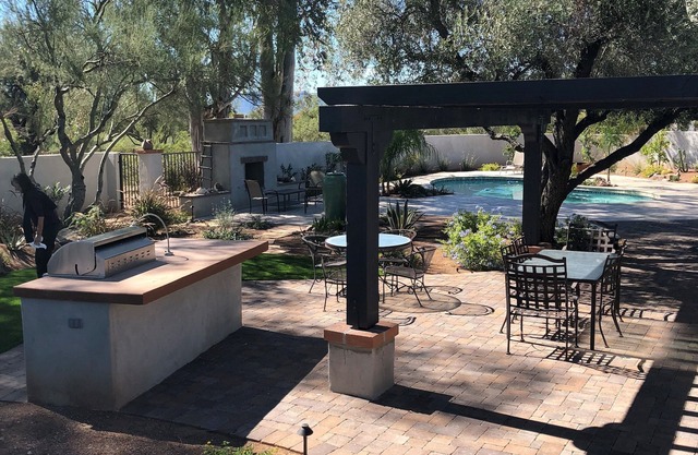Serene, tree-shaded, mid-century retreat with beautiful views of the Catalinas