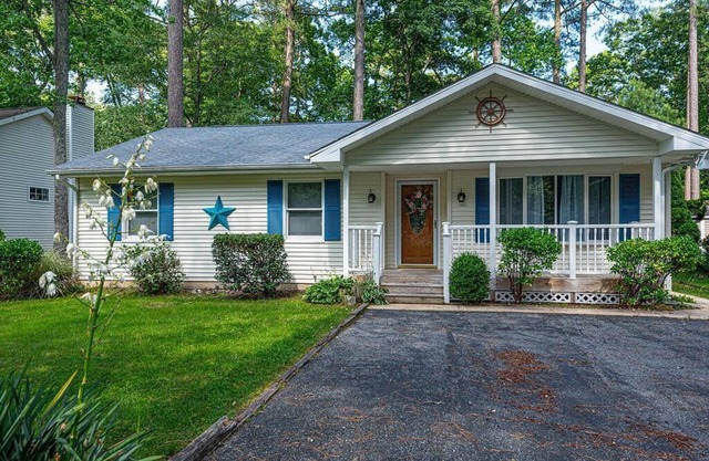 Serenity By The Sea-Non-Group Rental-3 Bedrooms, 2 Bathrooms-Sleeps 6