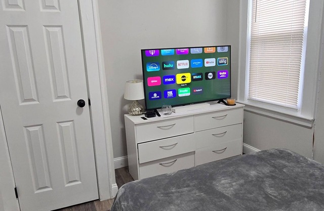 Serenity Haven! apartment with AC and WiFi in charming Irvington