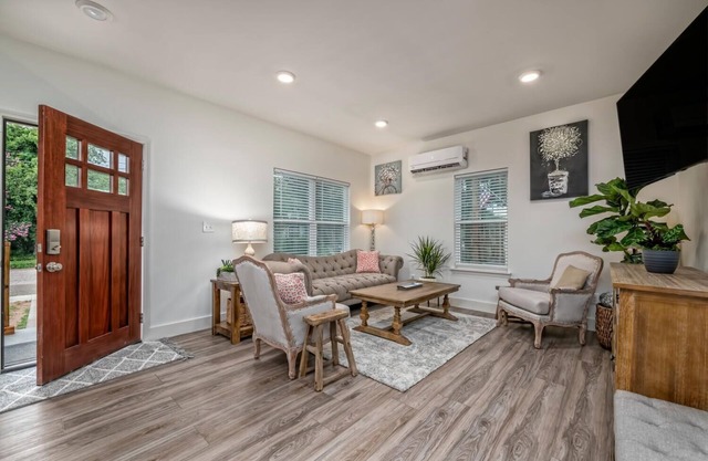 Serenity House-2 Ensuites Walk Silos Restaurants Baylor McLane w/Secure Parking