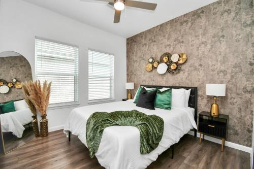 Serenity Studios - Near Med Center & Museum District
