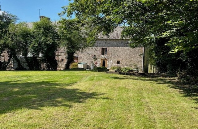 Set in the Normandy countryside, with many tourist attractions within 30 minutes
